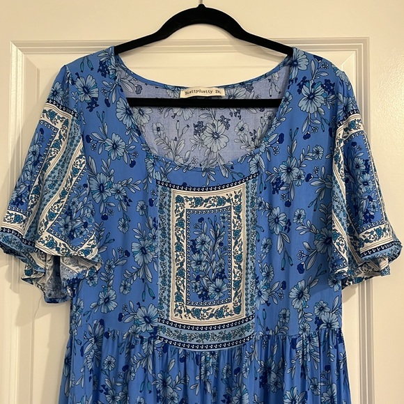 SHEIN curve blue floral maxi dress - Picture 2 of 3